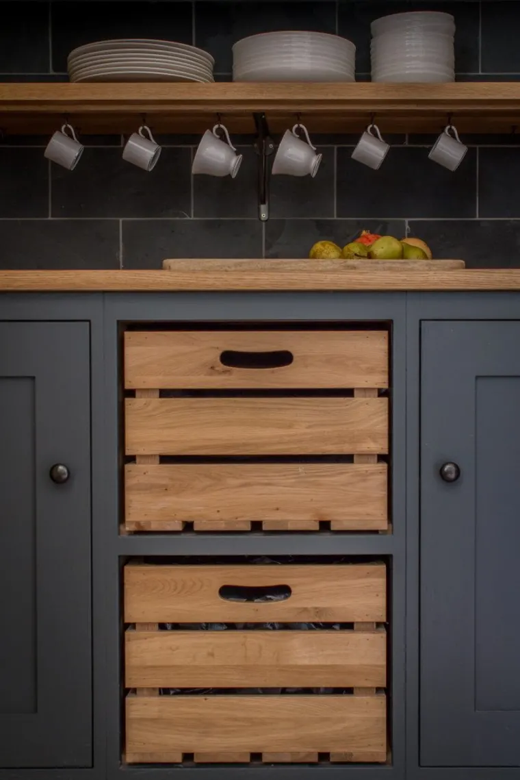 Kitchen cabinet